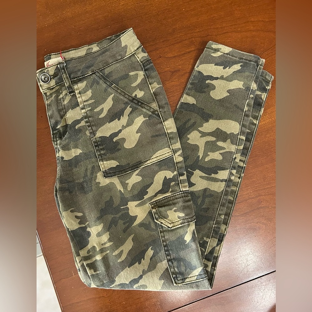 ELITE JEANS ladies Camo skinny cargo pants size 5/6